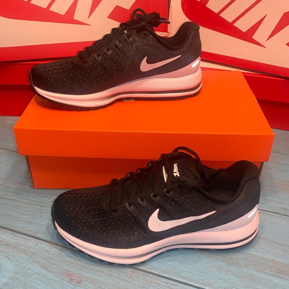 NWB WOMENS NIKE ZOOM VOMERO 13 SHOES 922909 001